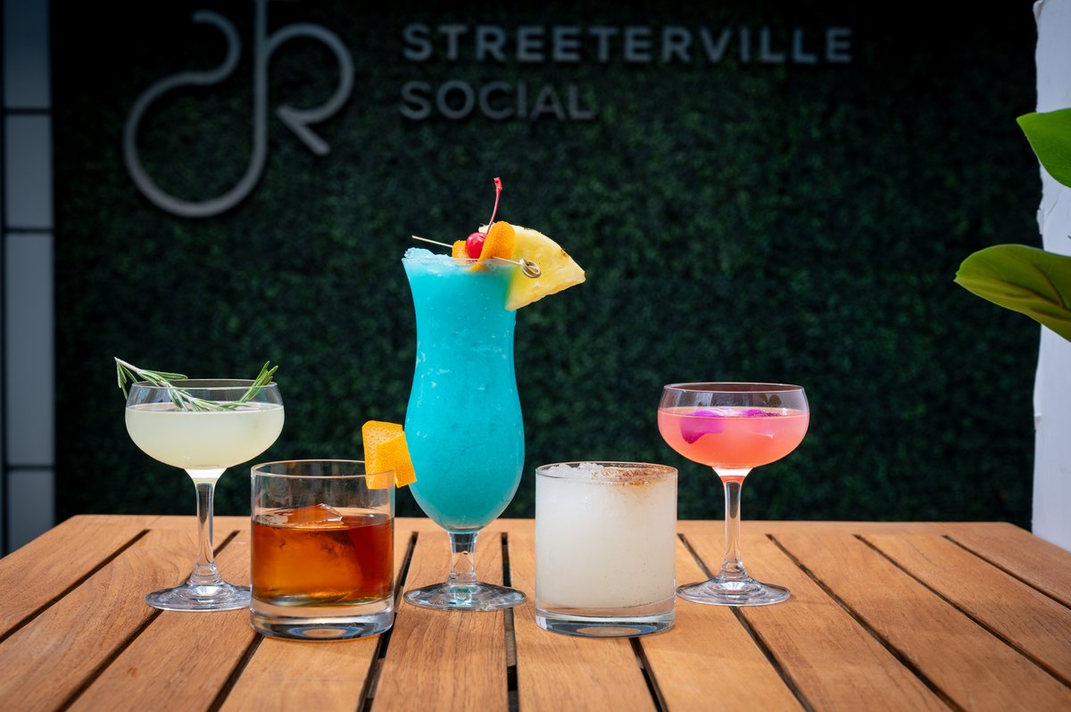 Loews_Hotels's tweet image. Rooftop season is officially here at #LoewsChicagoHotel. Sip on refreshing cocktails, savor delicious bites, and soak up stunning city views at #StreetervilleSocial. bit.ly/4dFDPK1.

#ChicagoHotels #ExperienceChicago

📸: @_teresawilliams