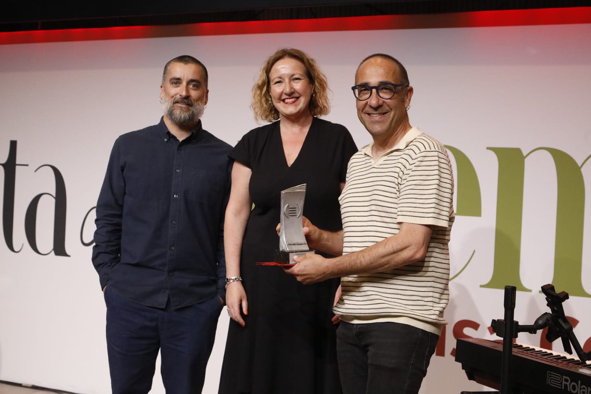 Premsa Comarcal (ACPC) (@premsacomarcal) on Twitter photo 📰 Som Rurals <a href="/somgarrigues/">Som Garrigues</a> guanya el premi millor portada de bimestrals, trimestrals i semestrals. Enhorabona! 🎉 #PremisPremsaComarcal #orgulldeserpremsacomarcal 📰 Som Rurals <a href="/somgarrigues/">Som Garrigues</a> guanya el premi millor portada de bimestrals, trimestrals i semestrals. Enhorabona! 🎉 #PremisPremsaComarcal #orgulldeserpremsacomarcal
