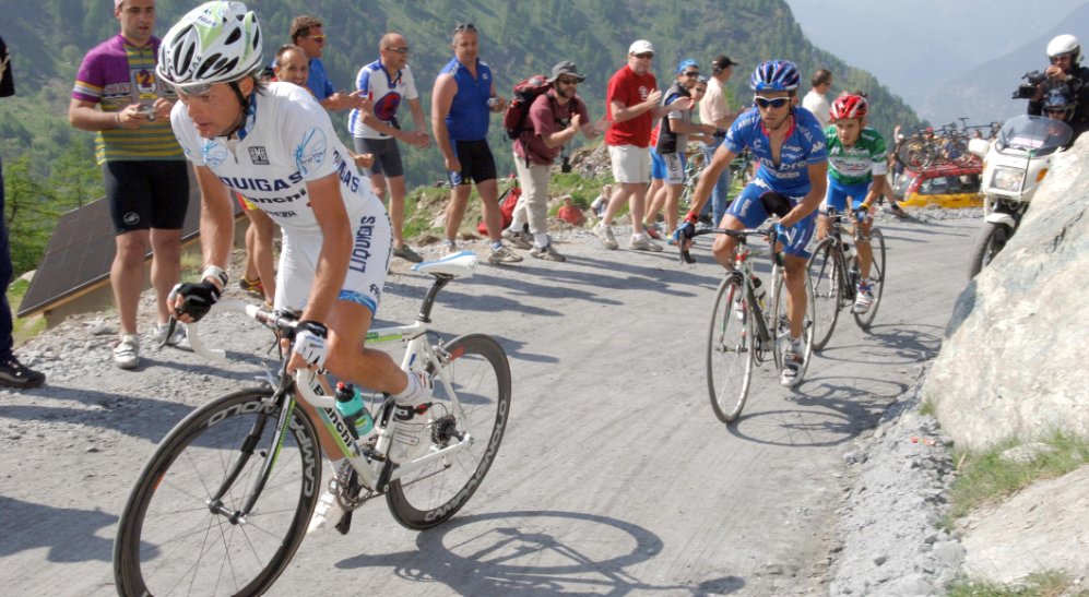 I natt skal jeg drømme om dette. Fortsatt topp 3 (topp 1?) beste GT-etappe jeg noen gang har sett. 

photo: Sirotti