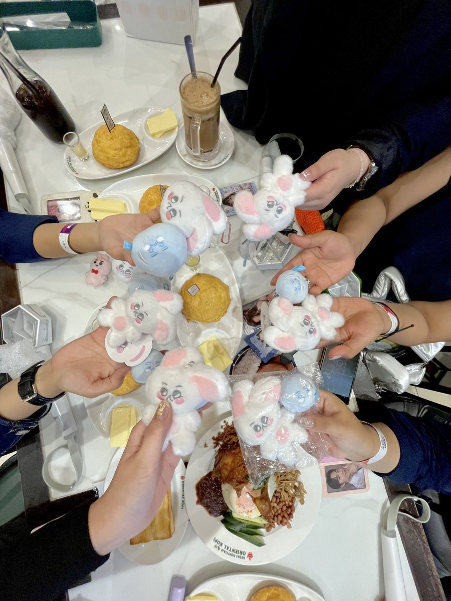 foreggsoo만 (@imfluvv) on Twitter photo We’re darshen 🐰✨✨💅
<a href="/DreamNo23/">Zero Gravity 수호🐰🥕</a> <a href="/nadnadhira/">나 디 라 🙆♀️</a> <a href="/myeonniesarang/">엘리🐰 (on her Zero Gravity)</a> <a href="/luckyclover805/">clover🍀</a>
and 1 samuel <a href="/MyeonJane/">✴︎ Zen</a> We’re darshen 🐰✨✨💅
<a href="/DreamNo23/">Zero Gravity 수호🐰🥕</a> <a href="/nadnadhira/">나 디 라 🙆♀️</a> <a href="/myeonniesarang/">엘리🐰 (on her Zero Gravity)</a> <a href="/luckyclover805/">clover🍀</a>
and 1 samuel <a href="/MyeonJane/">✴︎ Zen</a>