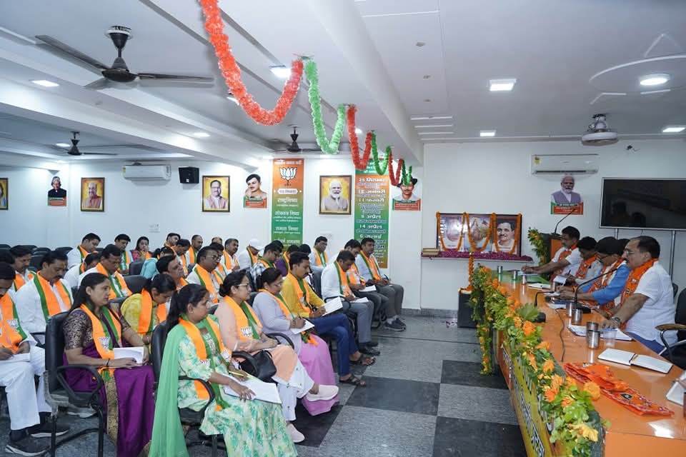 आज उत्तर पूर्वी लोकसभा के नव निर्वाचित जिलाध्यक्षों एवं मंडल अध्यक्षों की बैठक में रहना हुआ।