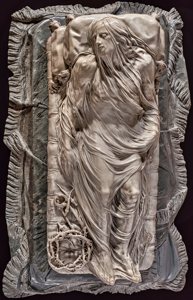 Cristo velato (1753), obra maestra de la escultura universal. Esta genialidad fue esculpida en un solo bloque de mármol por Giuseppe Sanmartino. En ella fascina la gran perfección que alcanza el velo transparente. Capilla Sansevero (Nápoles, Italia)
#FelizViernes #photography