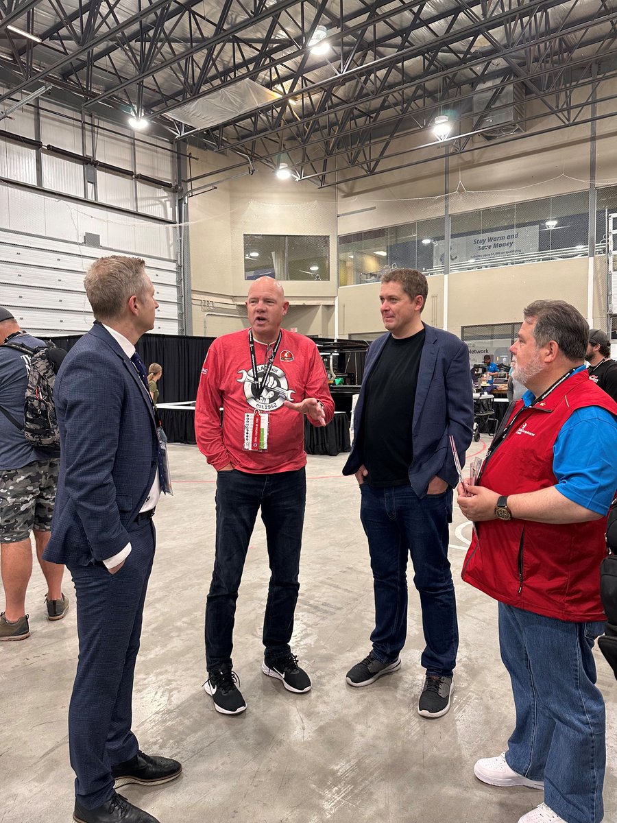 clacunion's tweet image. Day 3 at #SkillsCanada in Regina, SK — honoured to speak with:
➡️ Shaun Thorson, Skills Canada
➡️ Andrew Regnerus, CLAC
➡️ MP @AndrewScheer 
➡️ Patrick Rouble, Skills Canada Board President

Proud to support Canada’s skilled trades!