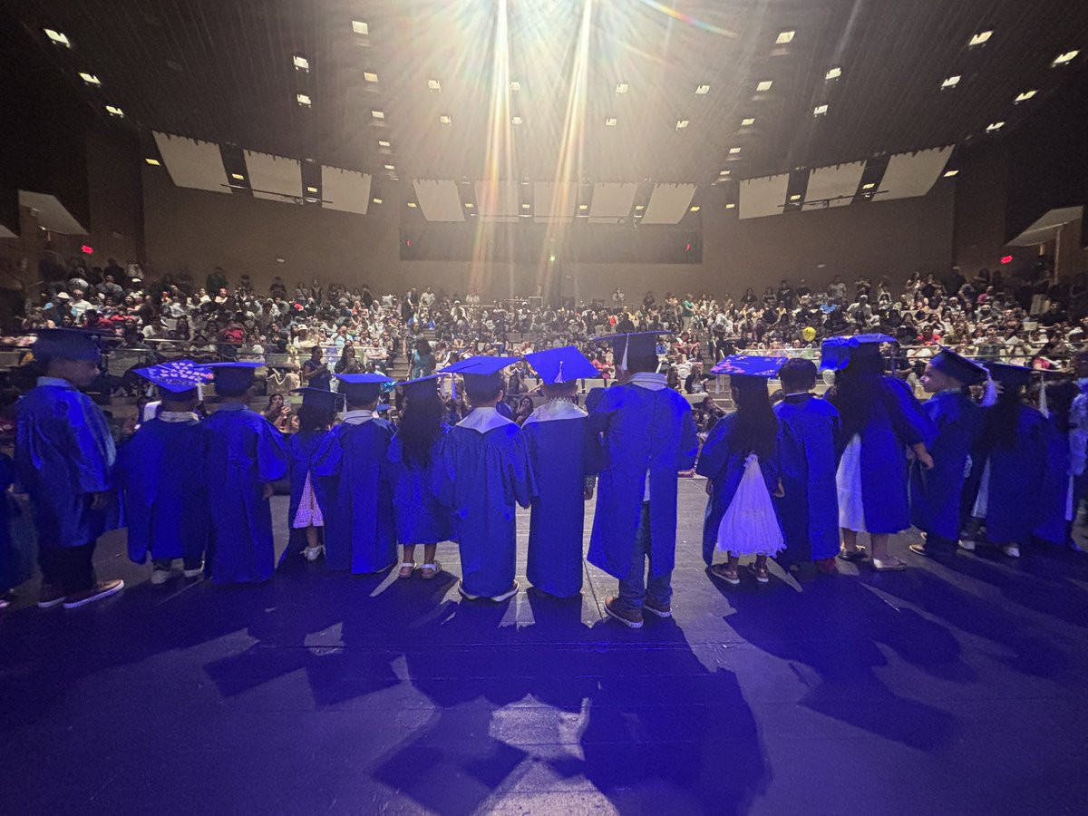 Tania Gaytan (@tangaytan) on Twitter photo 🎓 Grateful to @AVANCENTX for the honor of speaking at your graduation ceremony! Thank you for the warm welcome and for all you do for our community. Silberstein’s doors will always be open to you — juntos, ¡sí se puede! 💙🌟 #CommunityPartners #AVANCE #SilbersteinES 🎓 Grateful to @AVANCENTX for the honor of speaking at your graduation ceremony! Thank you for the warm welcome and for all you do for our community. Silberstein’s doors will always be open to you — juntos, ¡sí se puede! 💙🌟 #CommunityPartners #AVANCE #SilbersteinES