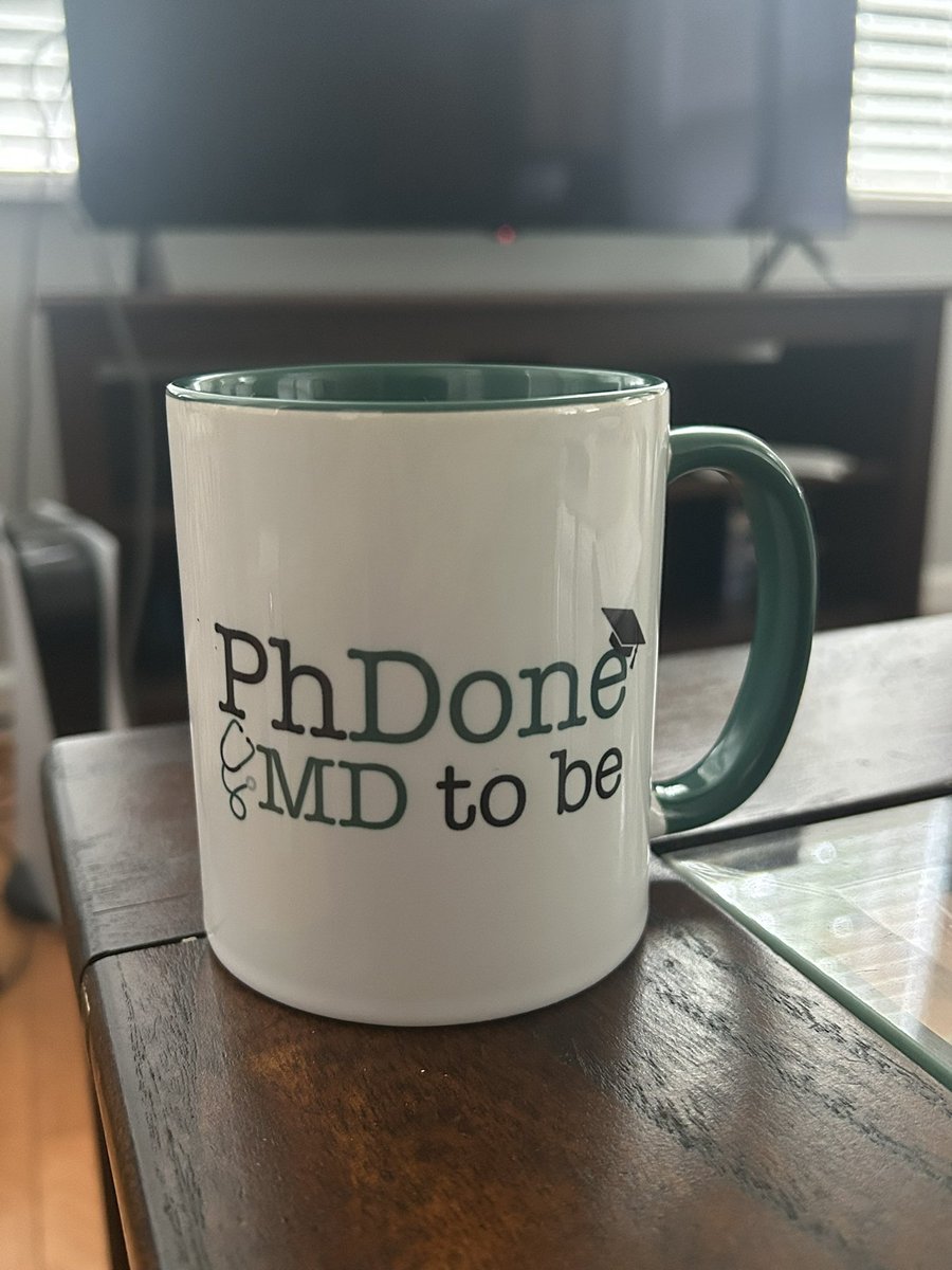Neuro_Nada's tweet image. A week ago, I defended my PhD thesis about the role of REV-ERBs in astrocytes in neurodegeneration. None of this was possible without the support of my family, my PI, my wonderful lab and my friends. Now onwards into clinic

#PhDone #mstp #washumed