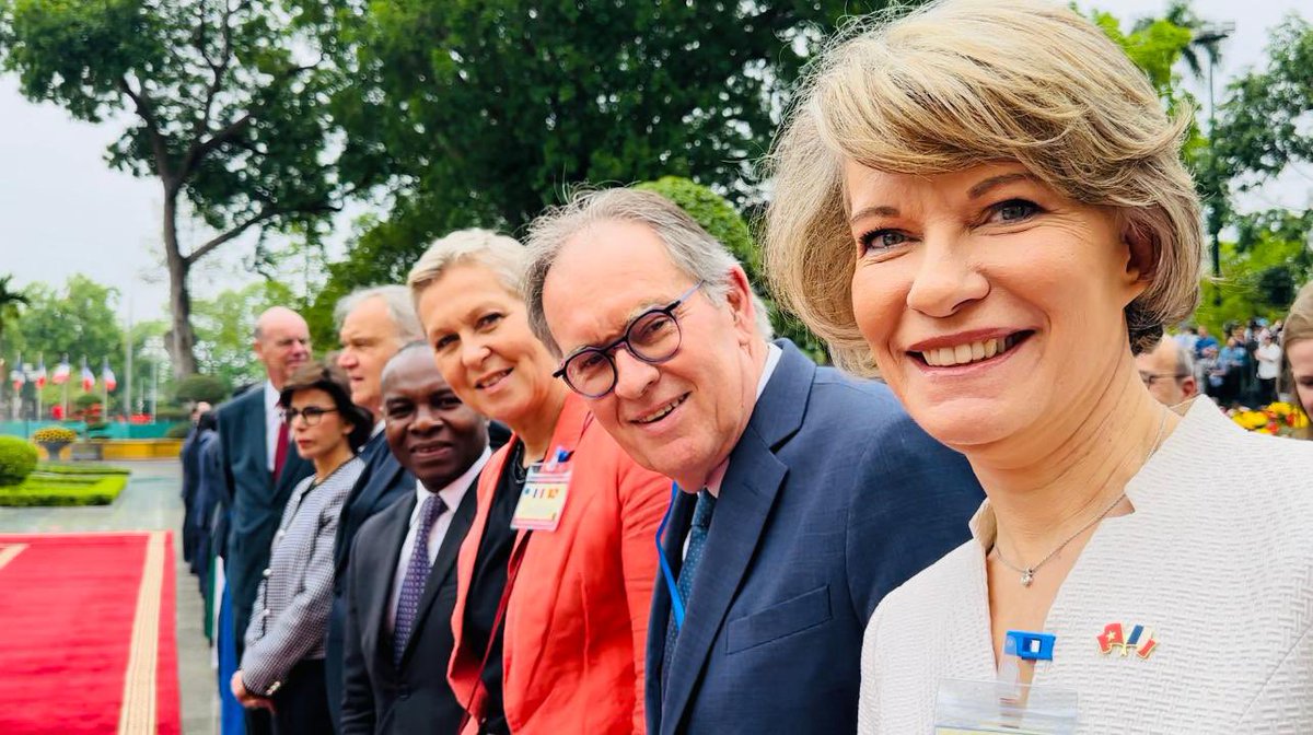 Alain Cadec (@alaincadec) on Twitter photo Visite d’Etat au #Vietnam où j’accompagnais <a href="/EmmanuelMacron/">Emmanuel Macron</a> en qualité de Président du Groupe d’Amitié «France/Viet Nam » du <a href="/Senat/">Sénat</a> avec ma collègue <a href="/ALehenanff/">Anne Le Hénanff</a> Échanges fructueux avec les autorités vietnamiennes, notamment les membres de l’Assemblée Nationale. <a href="/lesRepublicains/">les Républicains</a> Visite d’Etat au #Vietnam où j’accompagnais <a href="/EmmanuelMacron/">Emmanuel Macron</a> en qualité de Président du Groupe d’Amitié «France/Viet Nam » du <a href="/Senat/">Sénat</a> avec ma collègue <a href="/ALehenanff/">Anne Le Hénanff</a> Échanges fructueux avec les autorités vietnamiennes, notamment les membres de l’Assemblée Nationale. <a href="/lesRepublicains/">les Républicains</a>