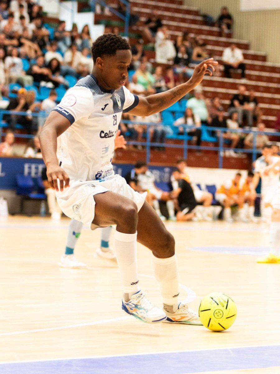 🔜 A por la siguiente ronda del Play Off de Ascenso a la máxima categoría. 

✅ 𝗩𝗶𝗰𝘁𝗼𝗿 𝗠𝗼𝗻𝘁𝗲𝘀
✅ 𝗗. 𝗫𝗮𝘃𝗶𝗲𝗿 

#Limones5Agencyteam 
<a href="/CilloMontes/">Victor Montes</a> 
<a href="/dxavier08/">Domingos</a>