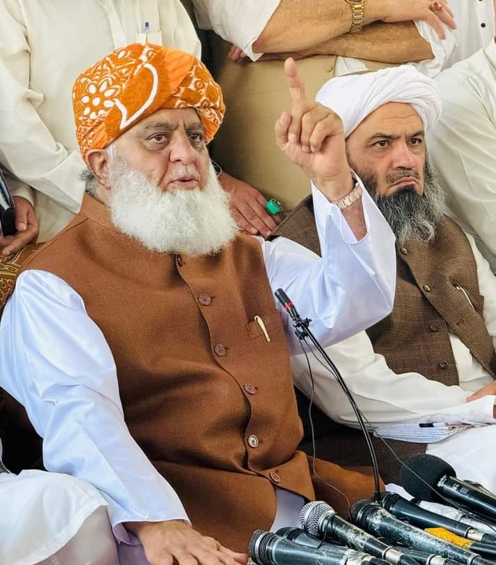 پاکستان کا آئین اسلام کے تابع ہے، مغربی قوانین تھوپنے کی اجازت نہیں۔ جمعیت علمائے اسلام ہمیشہ غیر شرعی قوانین کے خلاف سینہ سپر رہے گی
<a href="/MoulanaOfficial/">Maulana Fazl-ur-Rehman</a> <a href="/juipakofficial/">Jamiat Ulama-e-Islam Pakistan</a>
#غیرشرعی_بل_نامنظور