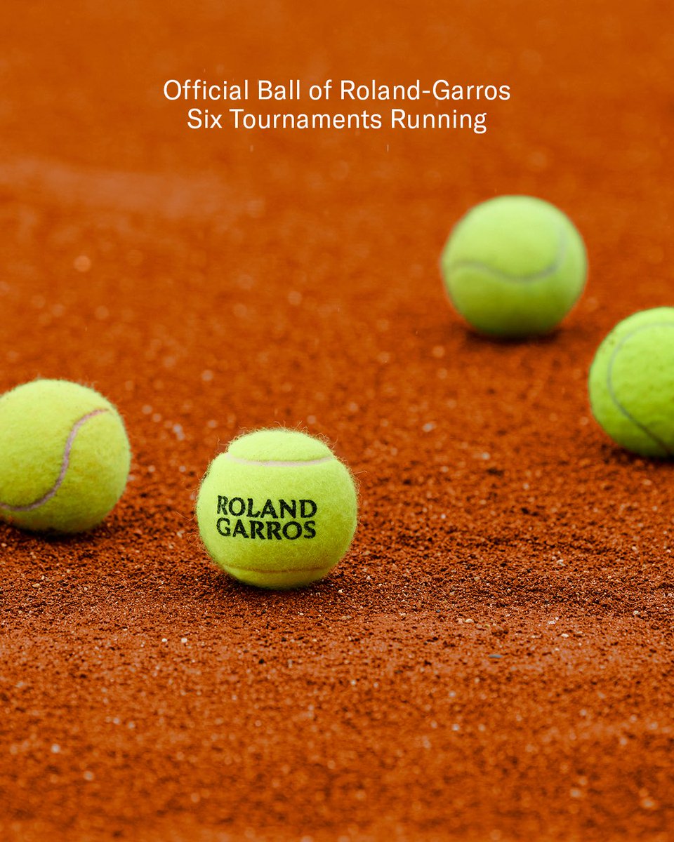La tierra batida es impredecible, pero nuestra pelota no. 🎯

Desarrollada con tecnología que controla el caos, triunfa a través de la tierra y certifica la gloria. 🎾

#OfficialBall #BreakThroughTheClay
➡️ wilson.com/tennis/tennis-…