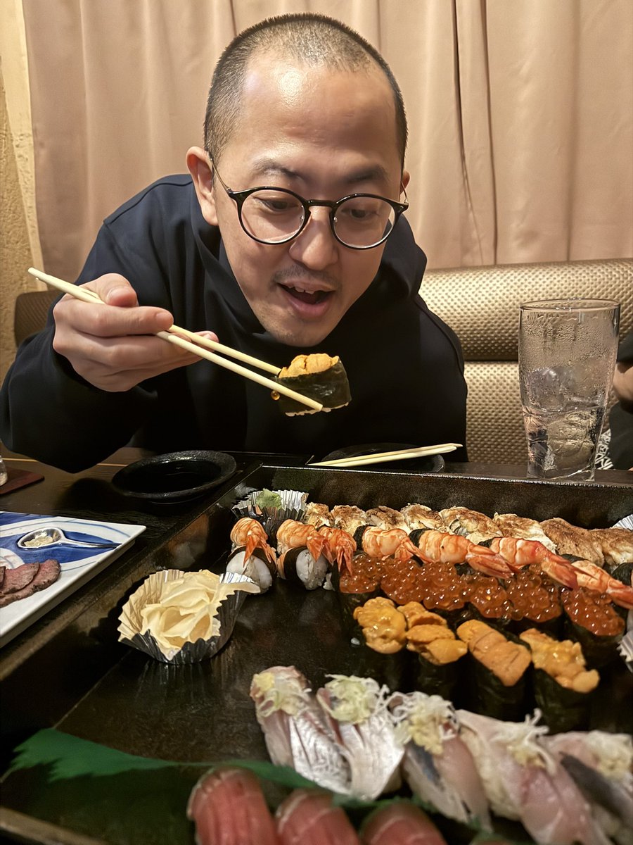 こないだの日曜日、双子山部屋の千秋楽パーティーに呼んで頂いた＾＾
司会は、行司ものまねの
ちかみどりちゃん！
余興でちゃんぴおんずと一緒でした^_^
めちゃくちゃ盛り上がり楽しかった😀
今場所、二子山部屋のみんな大活躍でした！
来場所も頑張れー( ^ω^ )