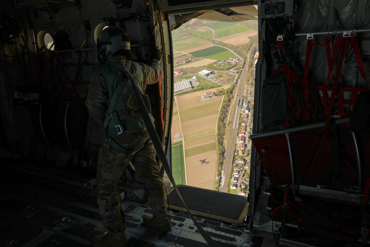 US_SOCEUR's tweet image. 10th SFG(A) Green Berets conduct airborne exercises in preparation for their D-Day 81 commemorative jump. Airborne exercises reinforce strict standards and safety while showcasing readiness, rapid deployment capabilities & lethal effectiveness in high-intensity environments.