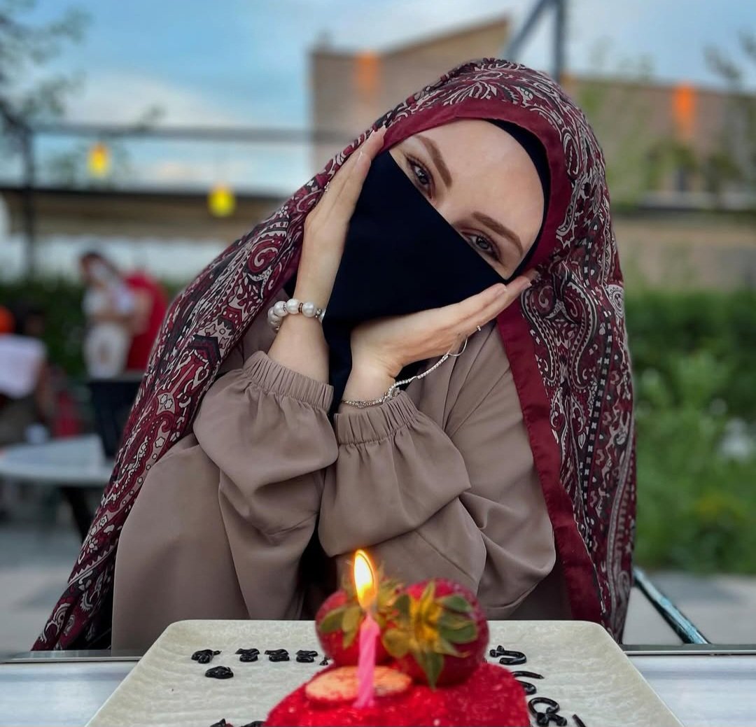 Sena'nın ölümü son zamanlarda beni üzen tek şey kendisini hiç tanımıyorum ama sanki bir yakınım gibi geldi. İntiharı çok trajik oldu. Sebeb olanlar beter olsun.