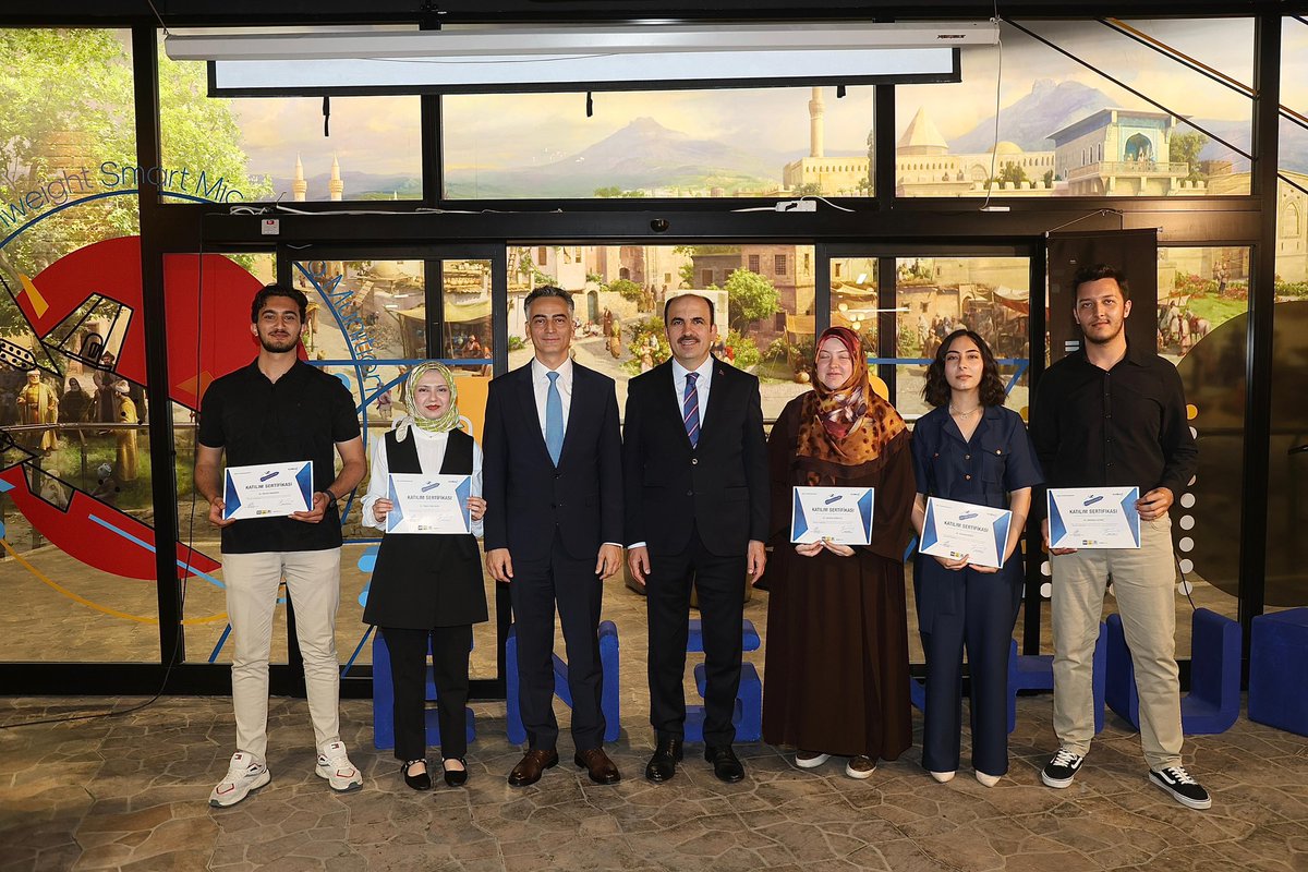 Belediyemiz öncülüğünde kurulan EnginHub, Aselsan Konya iş birliğiyle savunma sanayine yönelik proje temelli bir yetenek geliştirme programına dönüşmüş durumda.

Mühendis Gelişim Programı kapsamında eğitimlerini başarıyla tamamlayan öğrencilerimize sertifikalarını Kapsül