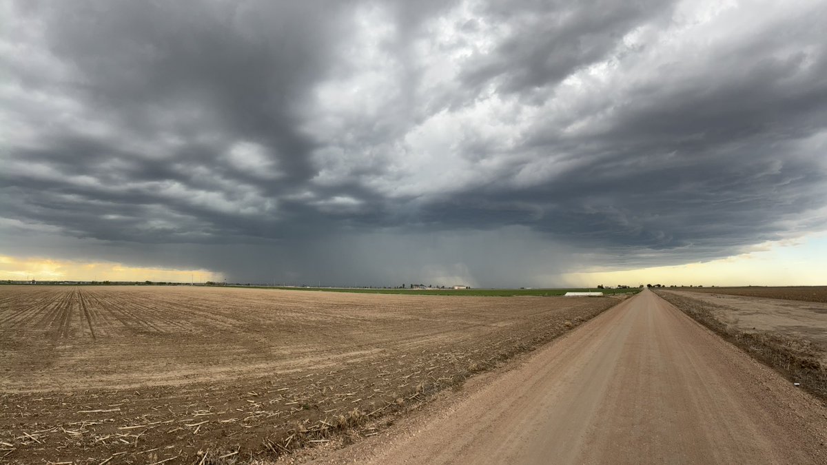 Beautiful non-severe thunderstorm near Keenesburg, Colorado 5:26 PM