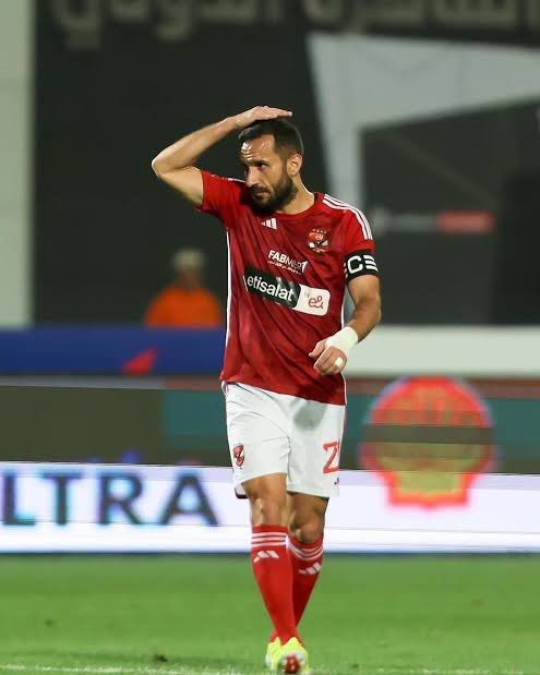 مشوار عظيم يا معلول.. تاريخ مشرف.. اسم اتحفر بالذهب.. تحية تقدير كبيرة لواحد من أهم المحترفين اللي تألقوا وسطعوا في ملاعب مصر وافريقيا مع النادي الأهلي 🦅