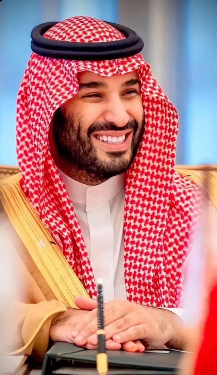 خليفة الله جازى الله سعيك عن 
جرثومة الدين والإسلام والحسب

بصرتَ بالراحة الكبرى فلم ترها
تُنال إلا على جسر من التعب

#محمد_بن_سلمان ❤️🇸🇦