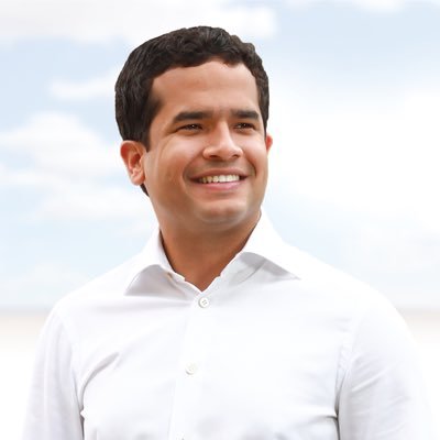 Greco Herasme (@grecoherasme) on Twitter photo NO atacar la familiaridad de <a href="/OmarLFernandez/">Omar Fernández</a> con <a href="/LeonelFernandez/">Leonel Fernández</a> , eso eliminó a Guillermo.
Los votos de Leonel irán TODOS para donde Omar.
Más hay un voto de Omar que NO iría a dónde Leonel.
Omar es la esperanza de toda la oposición. Es el UNICO que les permite competir. NO atacar la familiaridad de <a href="/OmarLFernandez/">Omar Fernández</a> con <a href="/LeonelFernandez/">Leonel Fernández</a> , eso eliminó a Guillermo.
Los votos de Leonel irán TODOS para donde Omar.
Más hay un voto de Omar que NO iría a dónde Leonel.
Omar es la esperanza de toda la oposición. Es el UNICO que les permite competir.