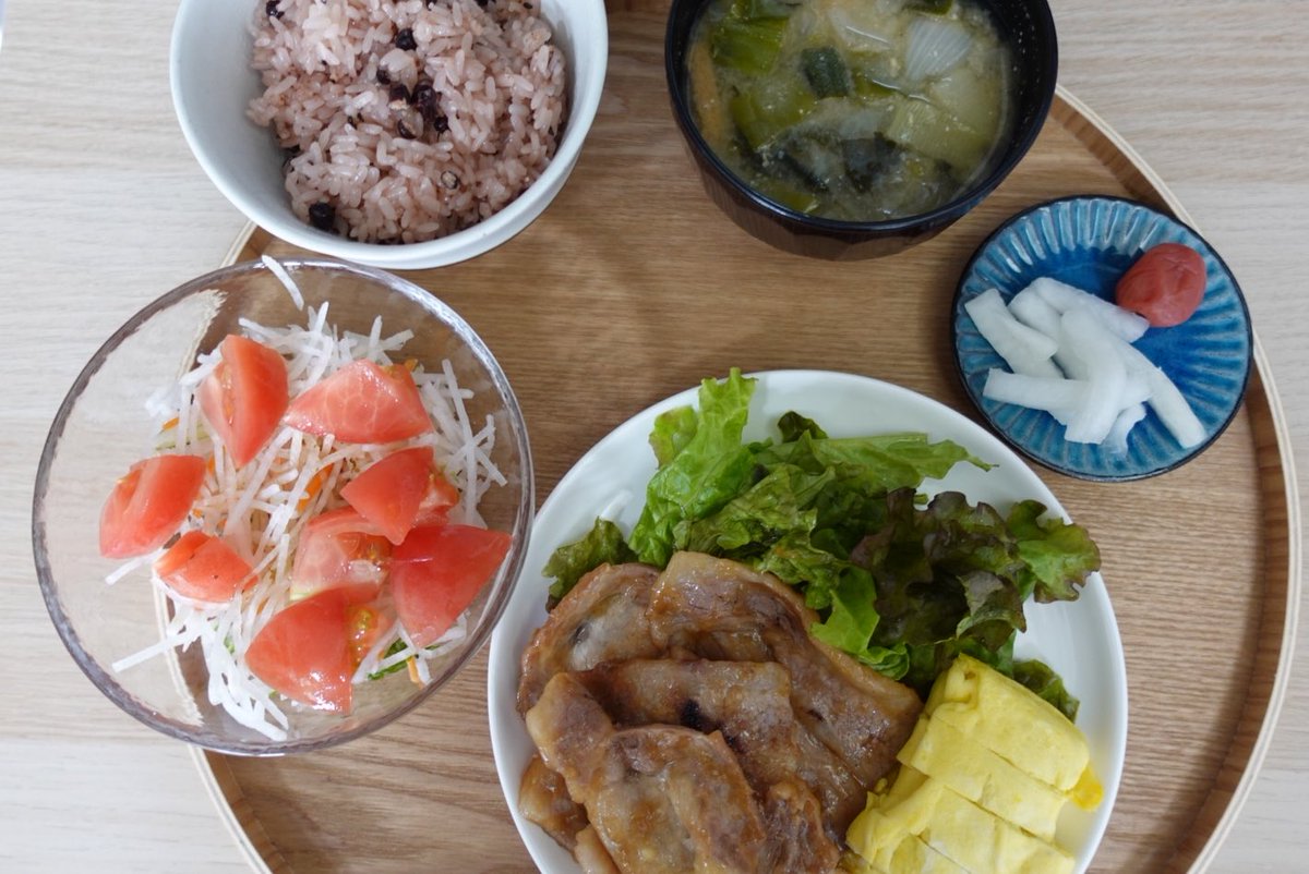 2025/5/29(89日目)
食べたものメモ✍️
昼:生姜焼き、大根サラダ、柚子大根、赤飯、味噌汁、卵焼き
夜:焼肉、サラダ、キムチ盛り合わせ(外食)
＃ダイエット記録
＃ダイエット日記