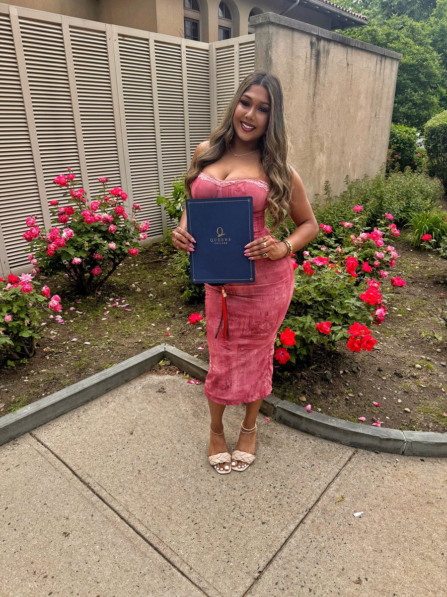 xx_becs's tweet photo. 23 Master’s Degree 🤓 M.A. in Psychology 🥂👩🏽‍🎓🧠 https://t.co/QXV3MlXA20