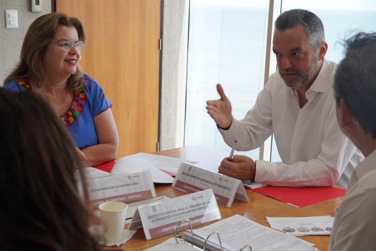 JLavalleMaury's tweet photo. LLevamos a cabo la junta de gobierno con #INEFAAC para dar seguimiento a las acciones que fortalecen la competitividad comercial y talento de nuestras personas artesanas.
Gracias a tod@s por su compromiso y por seguir impulsando lo #HechoEnCampeche. #GobiernoDeTodos https://t.co/FktYHj81eW