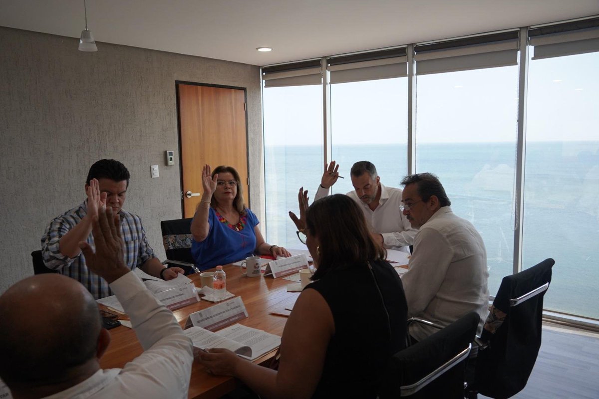 JLavalleMaury's tweet photo. LLevamos a cabo la junta de gobierno con #INEFAAC para dar seguimiento a las acciones que fortalecen la competitividad comercial y talento de nuestras personas artesanas.
Gracias a tod@s por su compromiso y por seguir impulsando lo #HechoEnCampeche. #GobiernoDeTodos https://t.co/FktYHj81eW