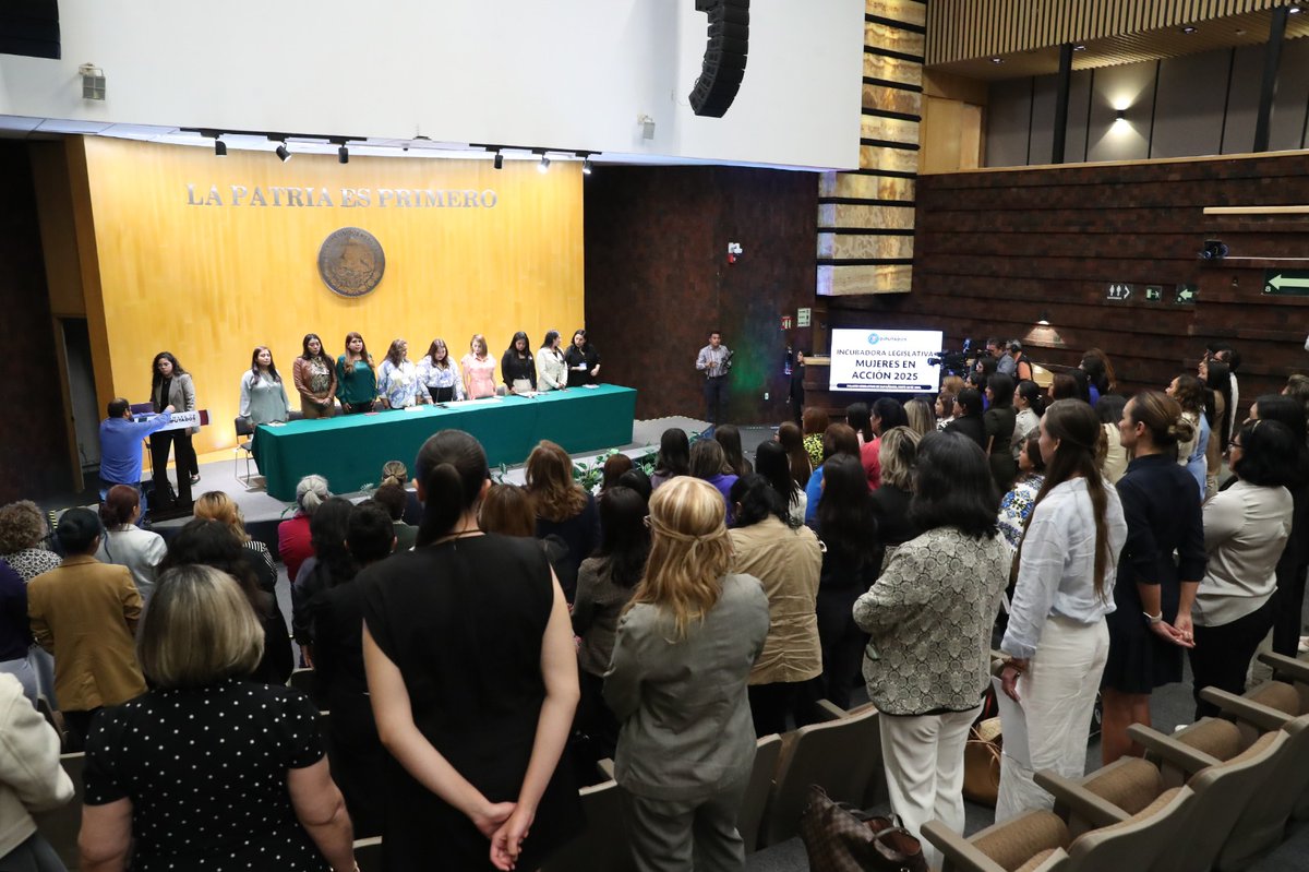 Mujer es Más (@mujer_esmas) on Twitter photo Al clausurar la Incubadora Legislativa “Mujeres en Acción”, la diputada <a href="/TereGinez/">Teresa Ginez</a> afirmó que México necesita mujeres, legisladoras y especialistas preparadas, a fin de formar una red de colaboración que permita articular propuestas legislativas viables.
mujeresmas.com.mx/2025/05/30/mex… Al clausurar la Incubadora Legislativa “Mujeres en Acción”, la diputada <a href="/TereGinez/">Teresa Ginez</a> afirmó que México necesita mujeres, legisladoras y especialistas preparadas, a fin de formar una red de colaboración que permita articular propuestas legislativas viables.
mujeresmas.com.mx/2025/05/30/mex…