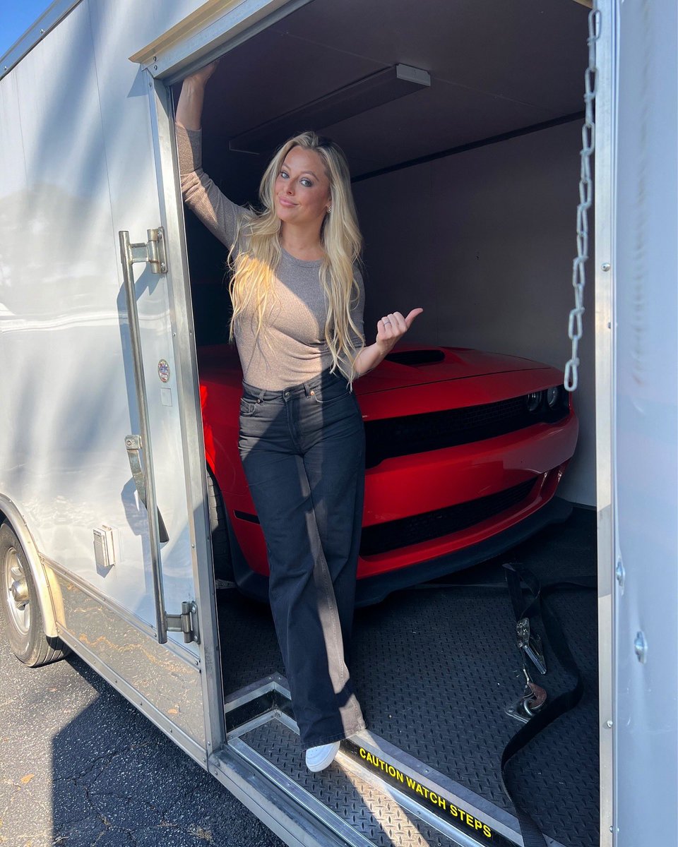 CristyLee09's tweet photo. Hellcat build episode 1 🎥 https://t.co/Si2g8Q2PVa #DirectConnectionpartner https://t.co/dm9nbGvAGk