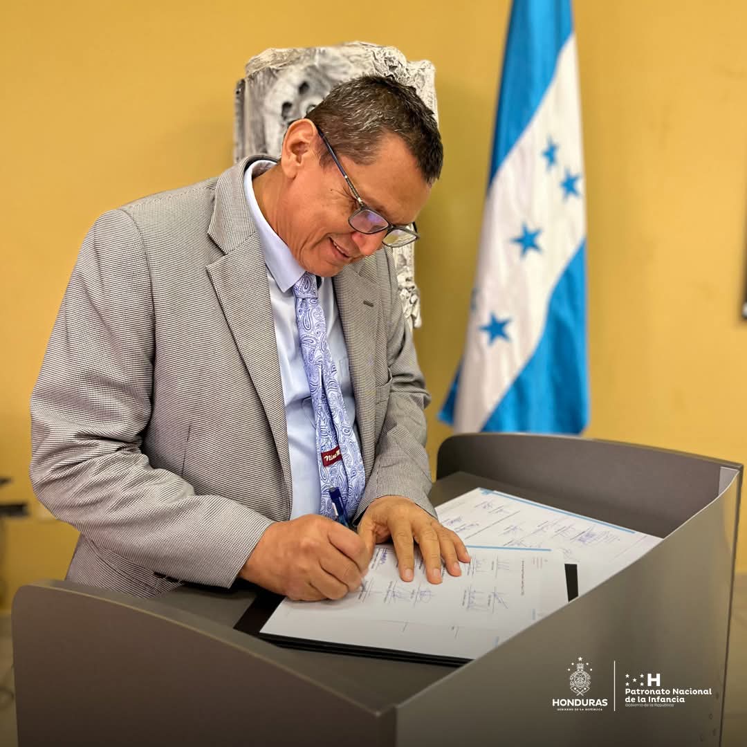PANIHonduras's tweet photo. El PANI se une a la Iniciativa de Datos Abiertos para fortalecer la transparencia, promover el acceso a la información pública y mejorar las decisiones que impactan directamente en el bienestar de la niñez hondureña. #PANI #Transparencia #DatosAbiertosHN #SomosPANI #XiomaraCumple https://t.co/OjAax2wETJ