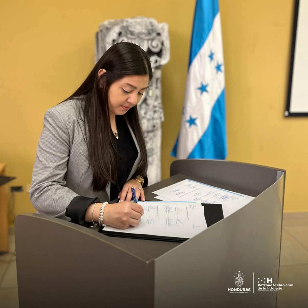 PANIHonduras's tweet photo. El PANI se une a la Iniciativa de Datos Abiertos para fortalecer la transparencia, promover el acceso a la información pública y mejorar las decisiones que impactan directamente en el bienestar de la niñez hondureña. #PANI #Transparencia #DatosAbiertosHN #SomosPANI #XiomaraCumple https://t.co/OjAax2wETJ