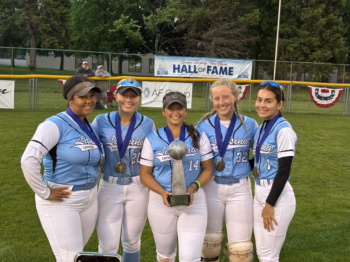 Such a great matchup last night vs Grand Ledge in the Diamond Classic final!! I’m so proud of each one of my teammates for staying strong and overcoming a 4-2 deficit to come back and win 5-4!!! Now on to districts tomorrow!!! Go Cougars🩵