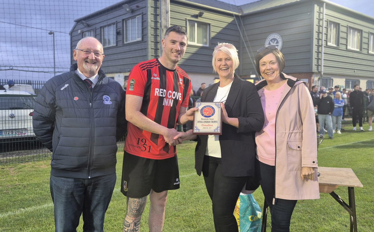 Congratulations to Avondale Utd, who won the Donal Linehan Trophy after they defeated Ringmahon Rgs 1-0 at Everton Park tonight.
Avondale Utd Captain Dane Murphy receives the Trophy from Donal's Daughters, Donna and Emma Jane, with Pat Quinn &amp; Leslie Doyle, Munster Senior League