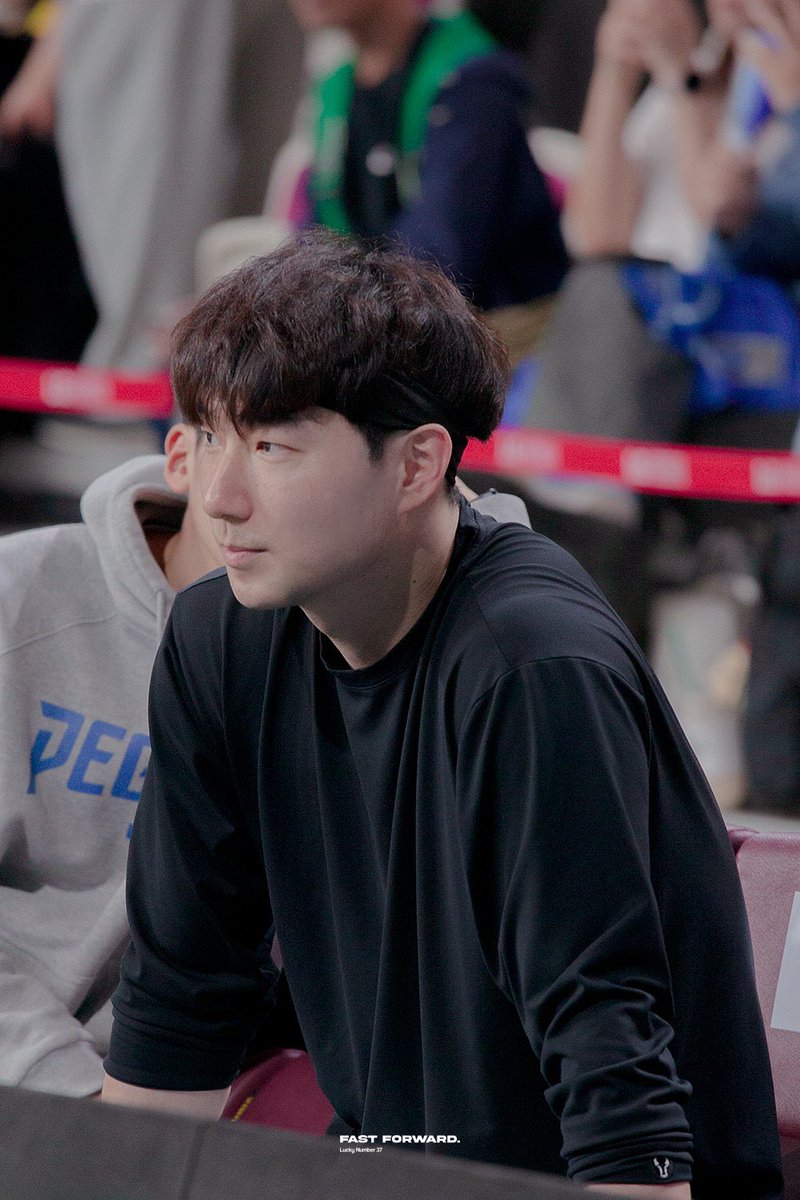 언제나 내 자랑이었고 자부심이었던 까스공사 김낙현...🥺
아직도 파란 유니폼이 눈에 선연한데 이젠 상대팀 벤치에 앉을 거란 모습이 믿기질 않지만ㅠㅠ... 인생의 다음 쿼터로 향하는 낙현 선수의 모든 순간이 빛나고 사랑받길...🫶