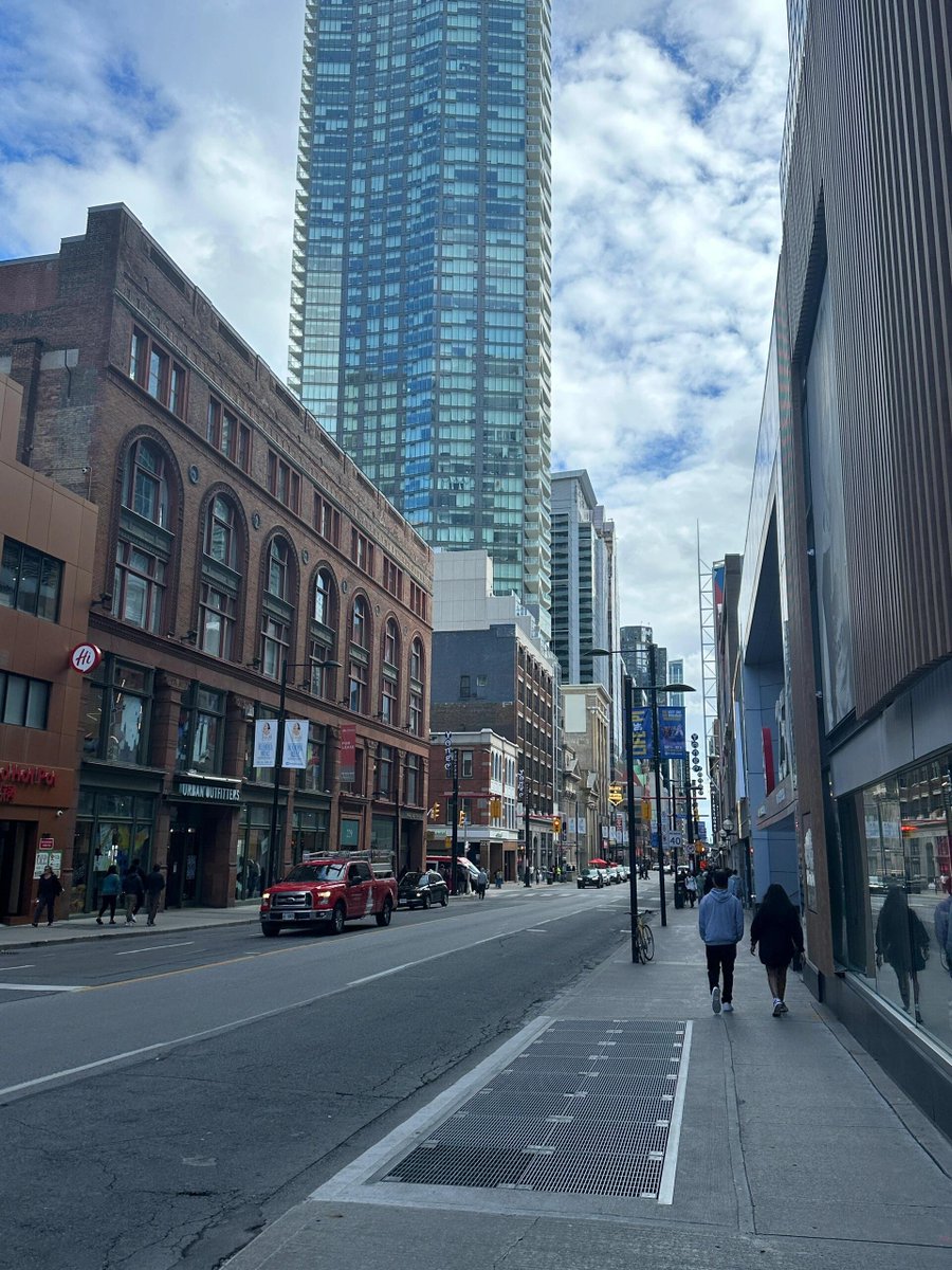 Every shop in Toronto feels like a curated dream. Everything flows together with purpose. It is the kind of place you want to stay in just a little longer 🧣🏙️