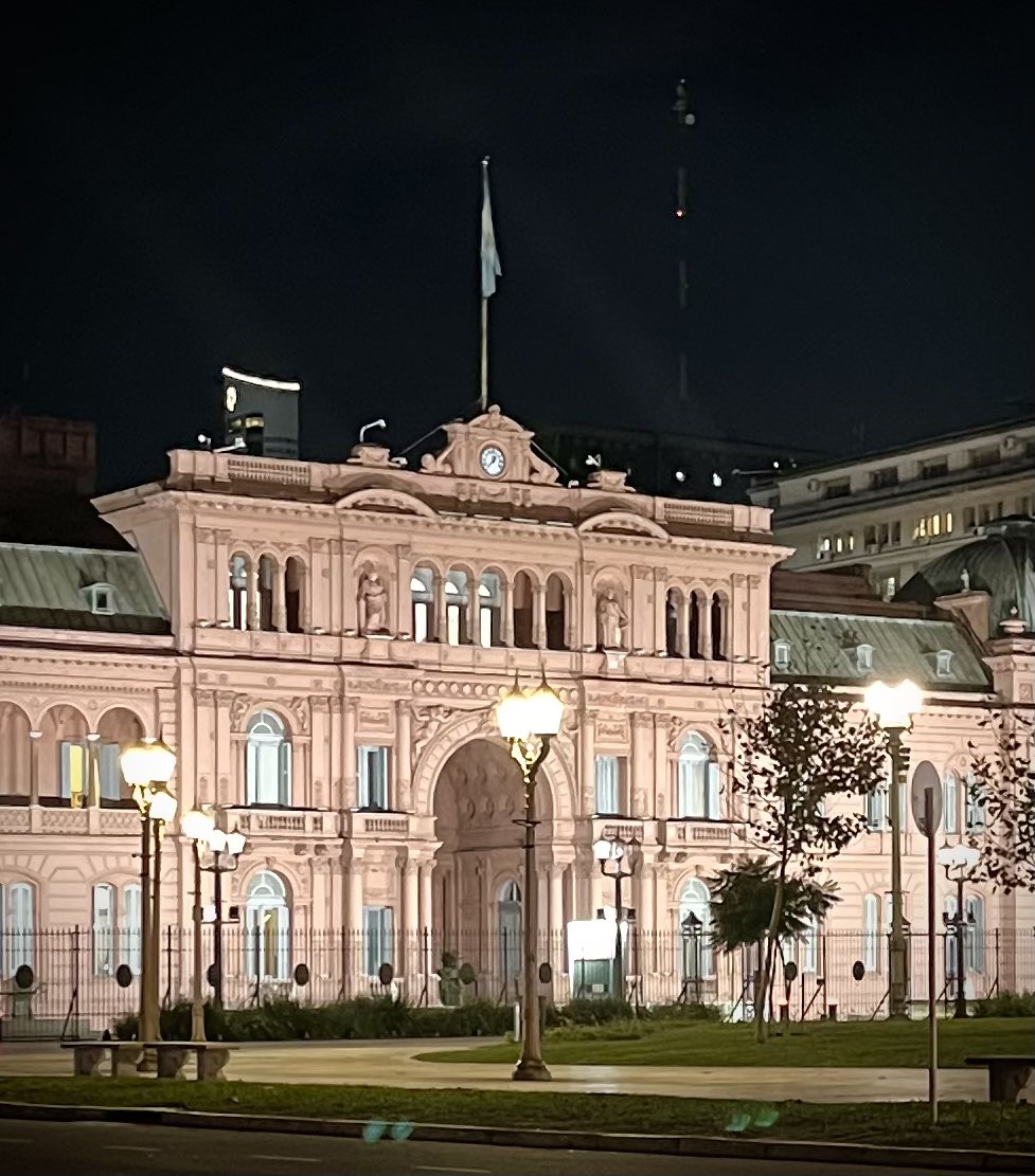 mborges92's tweet photo. Qué hermosa se ve de noche https://t.co/sChfzQCmjU