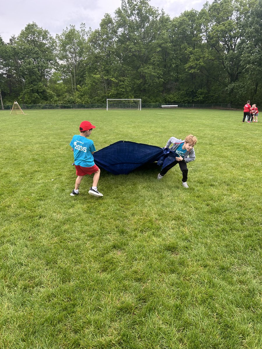 MrsMelissaYoder's tweet photo. Field day 💙🦋 https://t.co/ciCzI4EmgV