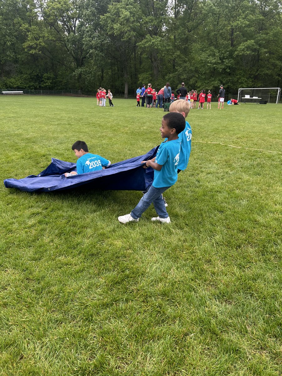 MrsMelissaYoder's tweet photo. Field day 💙🦋 https://t.co/ciCzI4EmgV