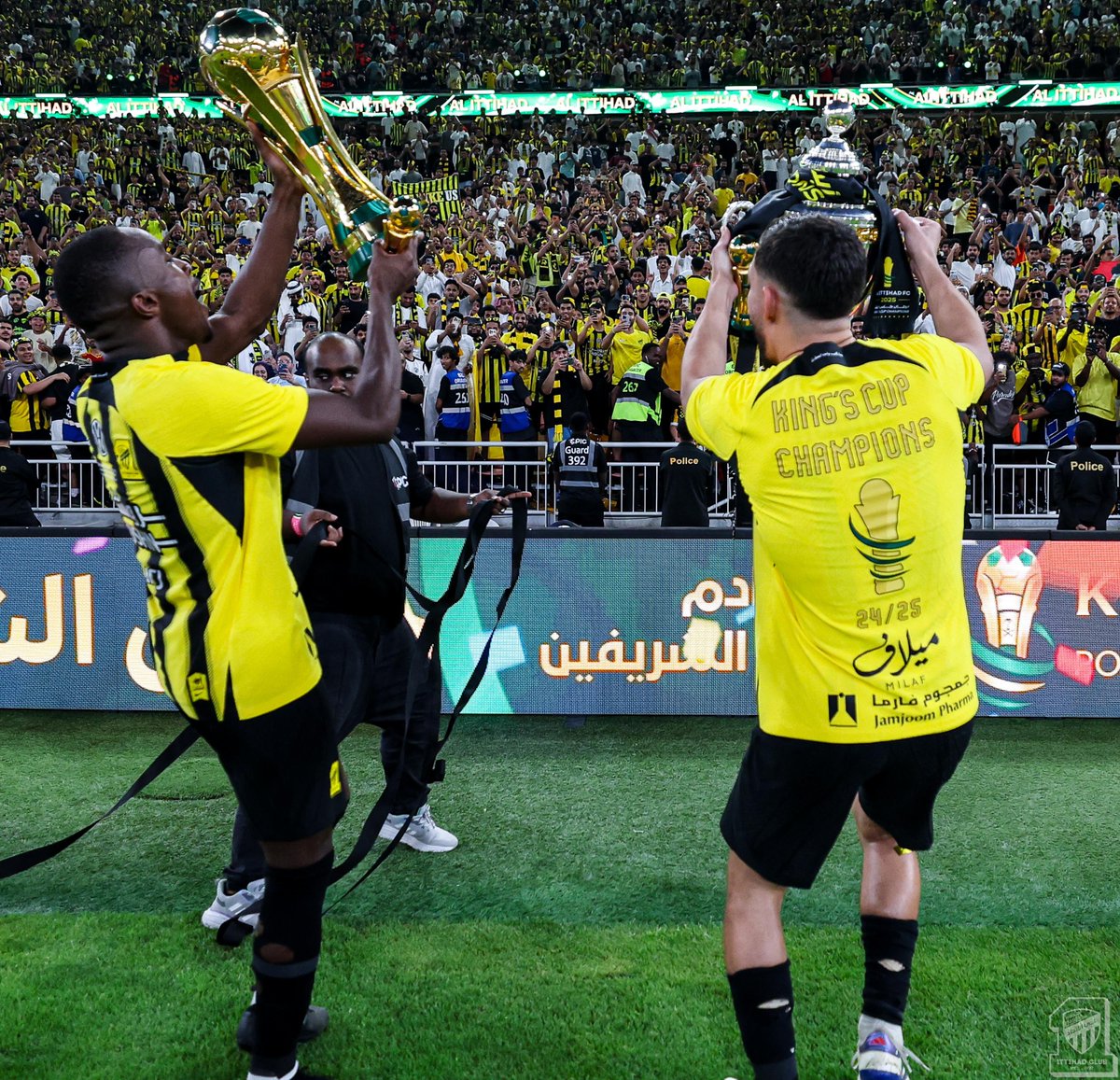 ittihad's tweet photo. مين يقوى البطل! 🤩☝️ https://t.co/DRVxGJ1O9p