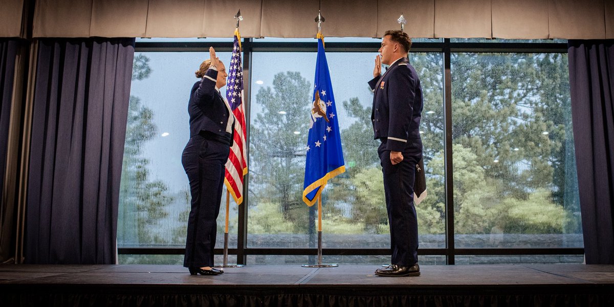 ashgor's tweet image. Graduated! 💙