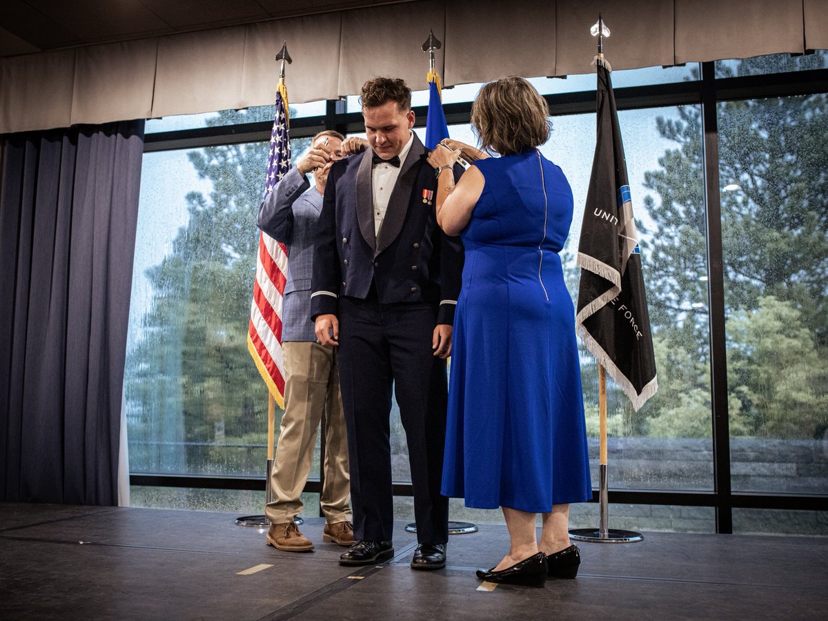 ashgor's tweet image. Graduated! 💙