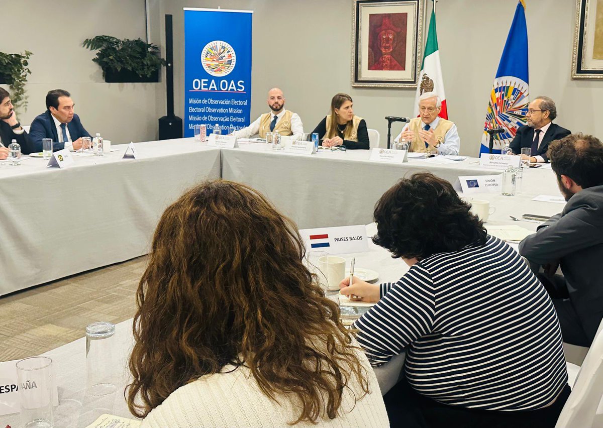 OEA (@oea_oficial) on Twitter photo 📍#OEAenMéxico
La Misión de Observación Electoral de la OEA, liderada por <a href="/HeraldoMunoz/">Heraldo Muñoz</a>, se reunió hoy con miembros del cuerpo diplomático acreditado en 🇲🇽 para presentar el trabajo que realiza la #MOE_OEA en las #EleccionesJudiciales. 📍#OEAenMéxico
La Misión de Observación Electoral de la OEA, liderada por <a href="/HeraldoMunoz/">Heraldo Muñoz</a>, se reunió hoy con miembros del cuerpo diplomático acreditado en 🇲🇽 para presentar el trabajo que realiza la #MOE_OEA en las #EleccionesJudiciales.