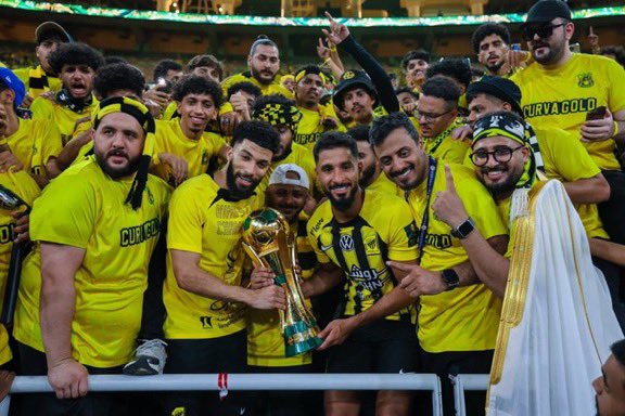 الكأس واللاعبين بالمدرج ؟

عادات إتحادية 😍✌️🏆