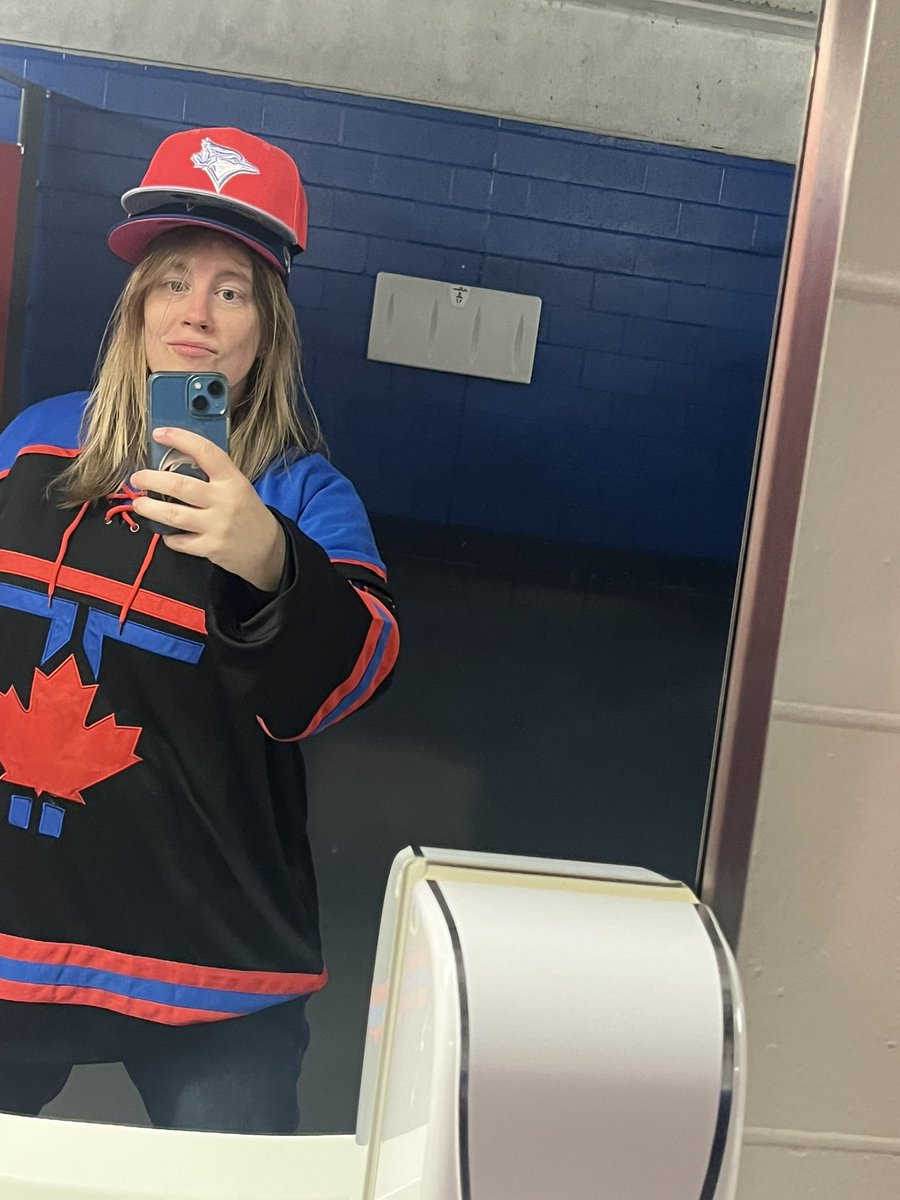 lizzzzzzzzzzy's tweet image. They said it couldnt be done... TWO FRIGGIN HATS BUDS!🔥 #hatsy #BlueJays