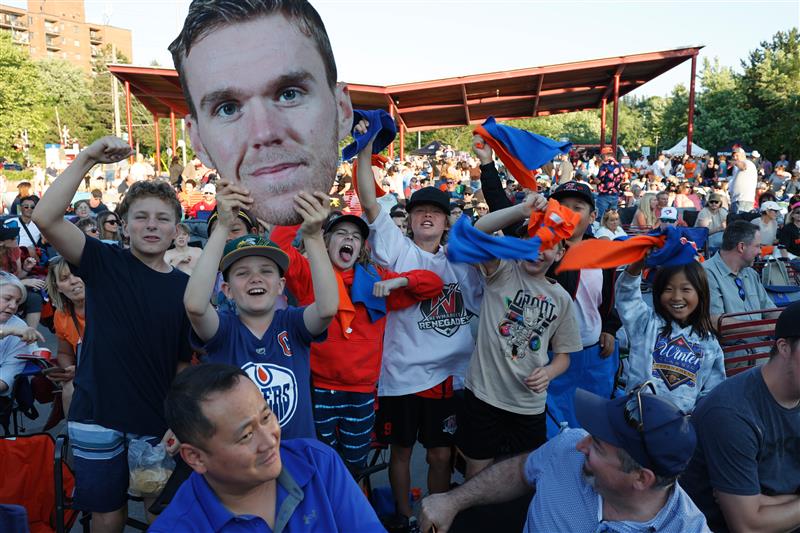 📣🎉 Let’s go McDavid, let’s go! Cheer on hometown hockey hero Connor McDavid at the Town of #Newmarket’s Cup Final viewing parties! 

Start by joining us on Wednesday, June 4 at Connor McDavid Square (Riverwalk Commons) at 8 p.m.

Info: bit.ly/4jqTGxi