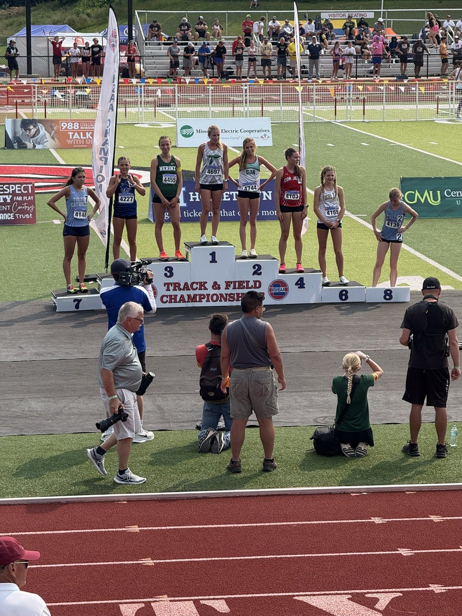 Lucy gets it done in the 3200m!  Ranked 14th coming in and walks out 6 it place All-State. 🐯