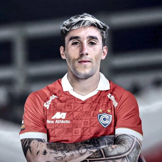 bartugol12's tweet photo. Alianza Lima viene negociando la vuelta de Miguel Araujo al club. Hay negociaciones muy avanzadas entre AL y Santiago Arias de Cienciano. 

#al #peru #araujo #cienciano #bartu #bartugol #bartutvoficial #alianzalima #refuerzo #fpf #santiagoarias https://t.co/mLHcmtxikJ
