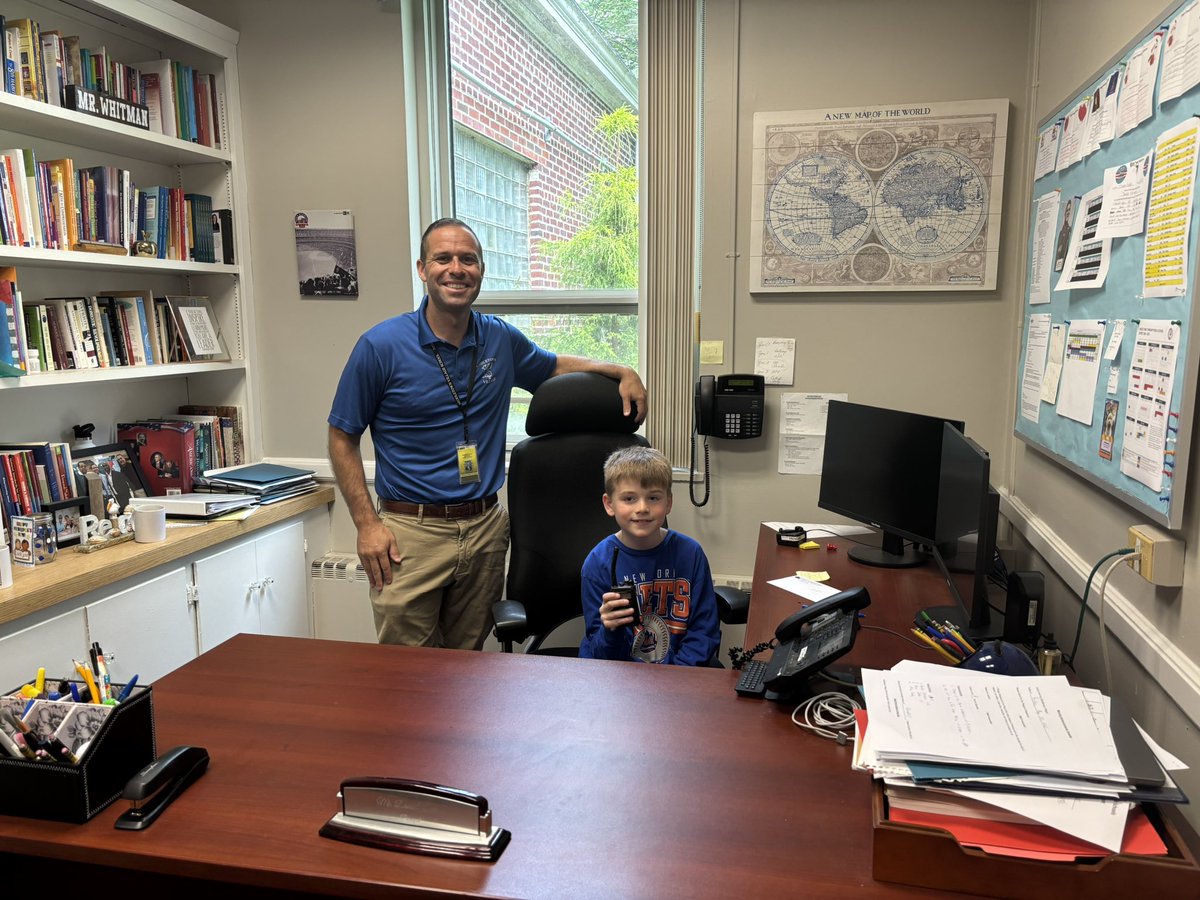 Great day at Middletown Village thanks to our Principal for the Day Declan McGrath! #MVSGriffins #MTPSPride