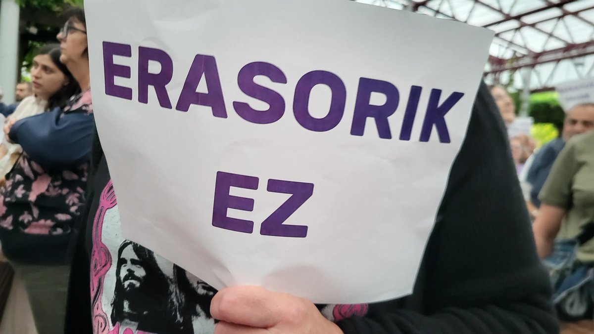 Errekalde auzoarekin eta mugimendu feministarekin bat egin dugu Bilbon izandako azken bi eraso sexistak salatzeko.

Indarkeria matxistaren egiturazko arazoarekin amaitzeko garaia da.

Aski da behingoz. 
Erasorik ez, erantzunik gabe!