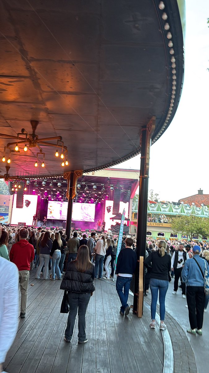 Crazy that the guest gets more hype than papi santana