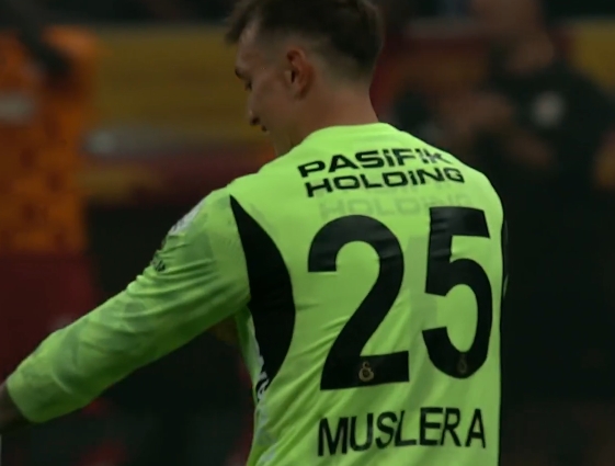 Kaptan Muslera, 25 numaralı formasıyla veda etti.