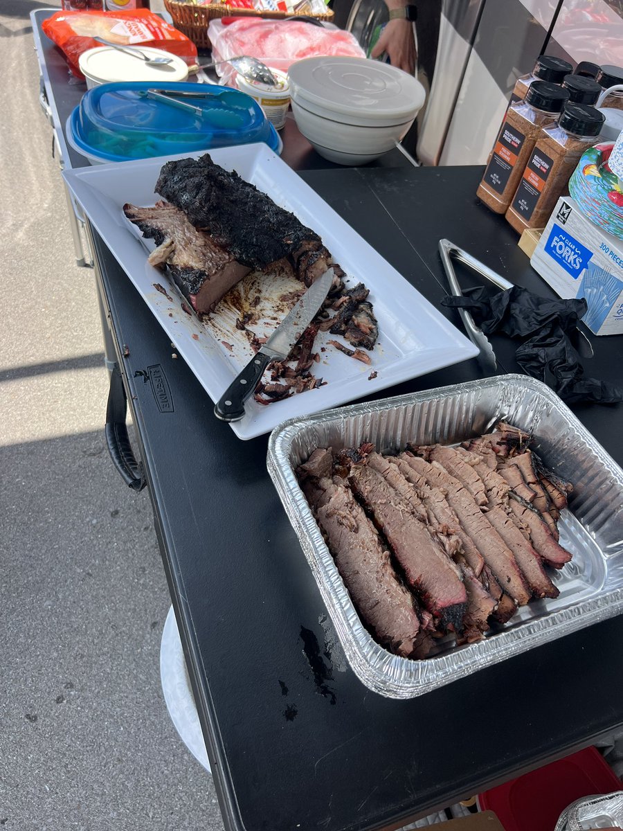 My friends at <a href="/SoPrideBBQ/">Southern Pride BBQ Smokers</a> know how to do it right! 

🍗  Taste soooo good! 🍖 

Should we do a #giveaway of a <a href="/SoPrideBBQ/">Southern Pride BBQ Smokers</a> hat⁉️